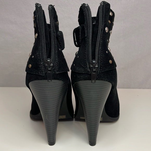 Qupid “Proven-15” Black Velvet Ankle Booties - Size 9 - With Box - Picture 4 of 16